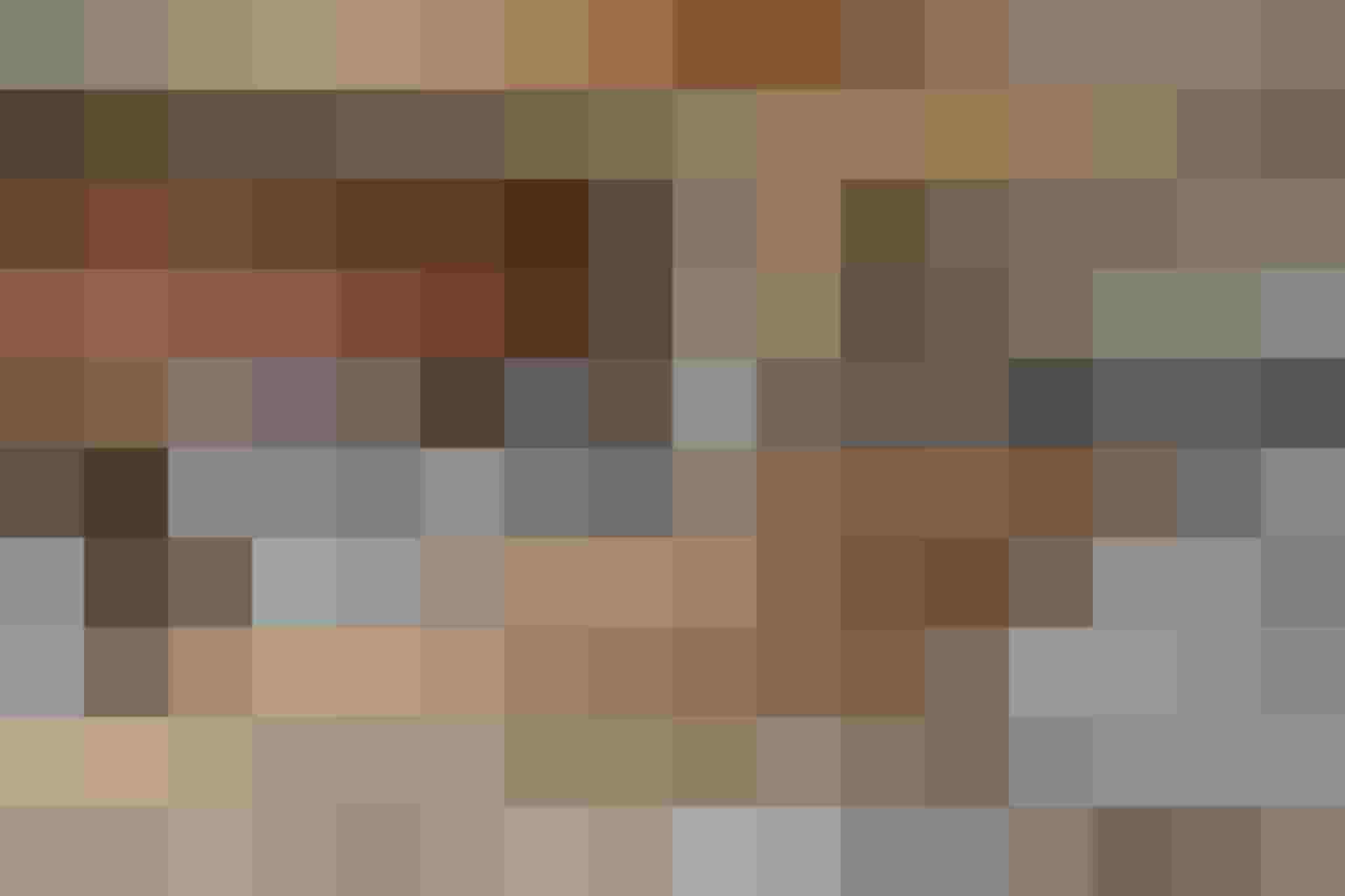 Moderner Ruheraum im Wellnesshotel mit gemütlichen Liegen und Holzboden